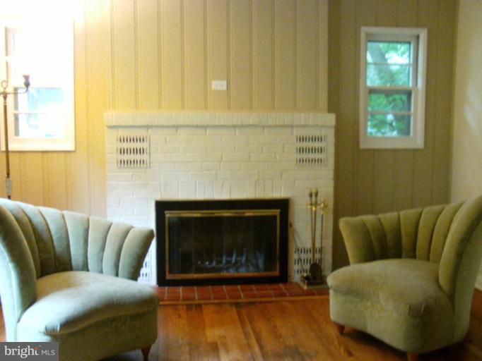 729 Hollen Road Baltimore, MD 21212 - Photo 4 of 15 Living Room