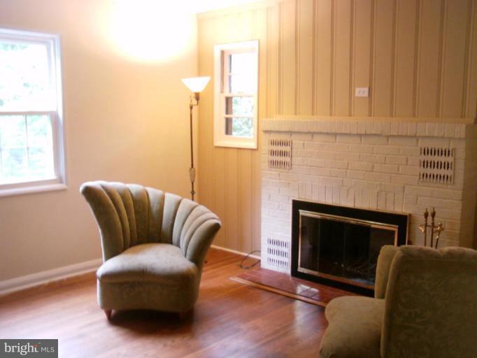 729 Hollen Road Baltimore, MD 21212 - Photo 9 of 15 Living Room #2