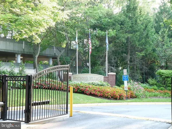 $3,090 | 1526 Northern Neck Drive, Unit 201, Vienna, VA 22182