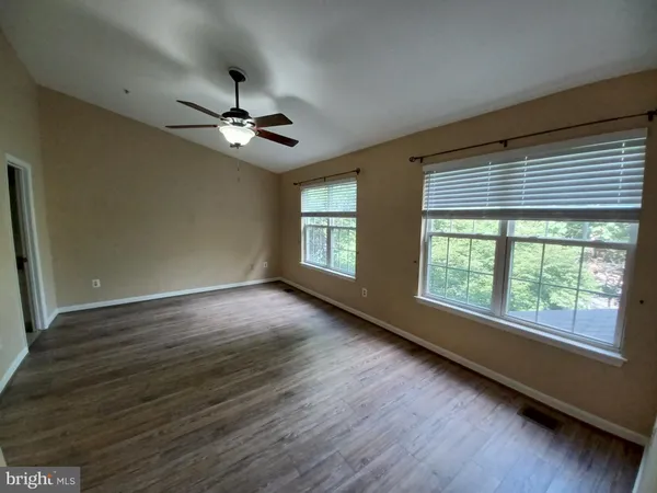 $3,090 | 1526 Northern Neck Drive, Unit 201, Vienna, VA 22182