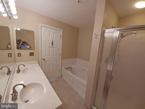 $3,090 | 1526 Northern Neck Drive, Unit 201, Vienna, VA 22182
