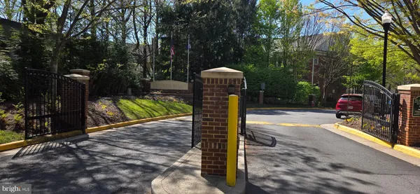 $3,090 | 1526 Northern Neck Drive, Unit 201, Vienna, VA 22182