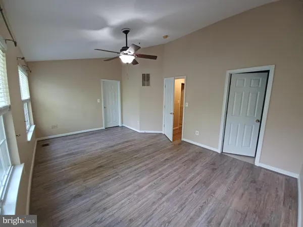 $3,090 | 1526 Northern Neck Drive, Unit 201, Vienna, VA 22182