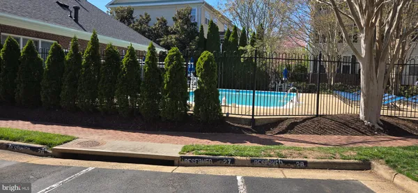 $3,090 | 1526 Northern Neck Drive, Unit 201, Vienna, VA 22182