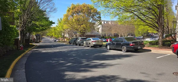 $3,090 | 1526 Northern Neck Drive, Unit 201, Vienna, VA 22182