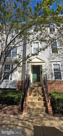 $3,090 | 1526 Northern Neck Drive, Unit 201, Vienna, VA 22182