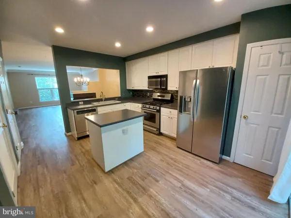 $3,090 | 1526 Northern Neck Drive, Unit 201, Vienna, VA 22182