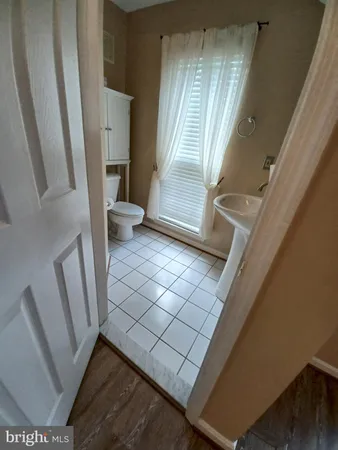 $3,090 | 1526 Northern Neck Drive, Unit 201, Vienna, VA 22182