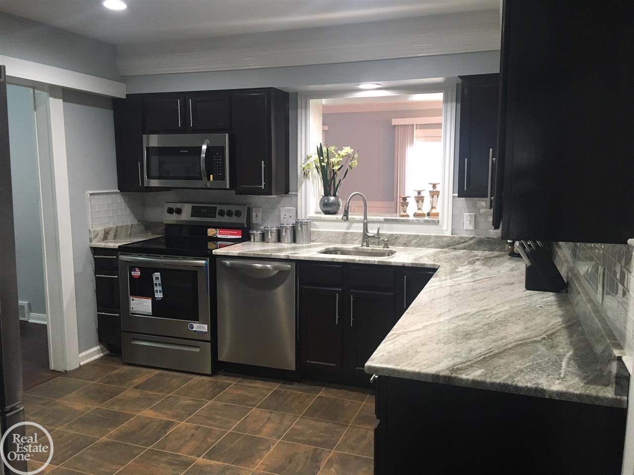 438 Fisher Road Grosse Pointe, MI 48230 - Photo 4 of 21