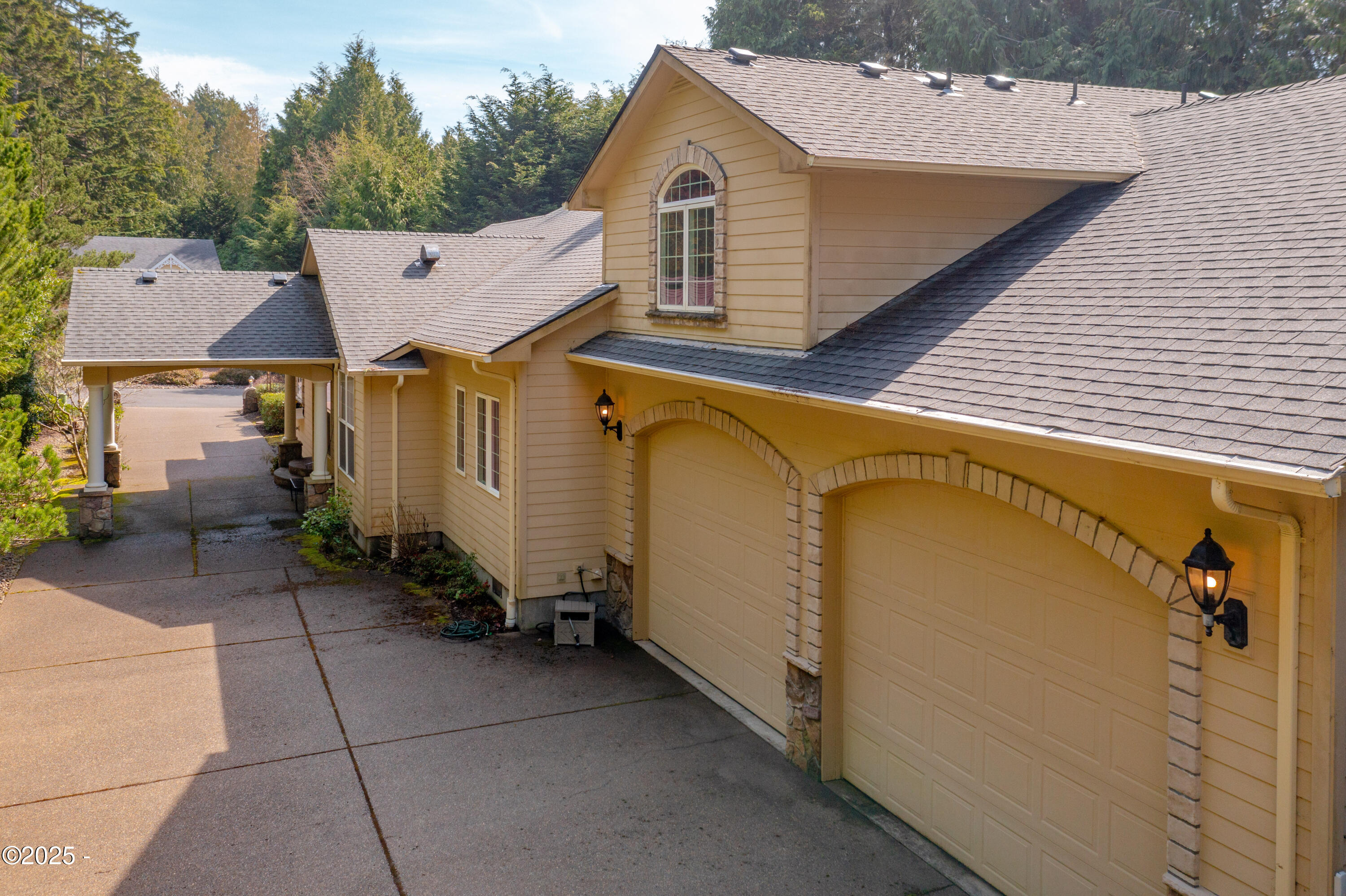 115 Gull Station Depoe Bay, OR 97341 - Photo 7 of 68 3 car garage