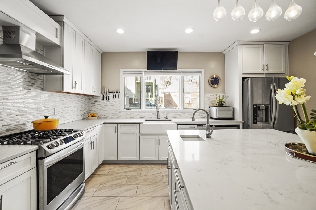 11 Wayne Street Boston, MA 02121 - Photo 7 of 32