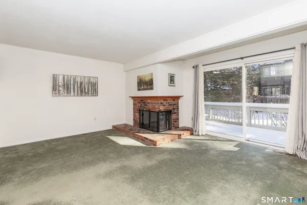 $265,000 | 9 Highpoint Court, Unit 116E, Woodbury, CT 06798