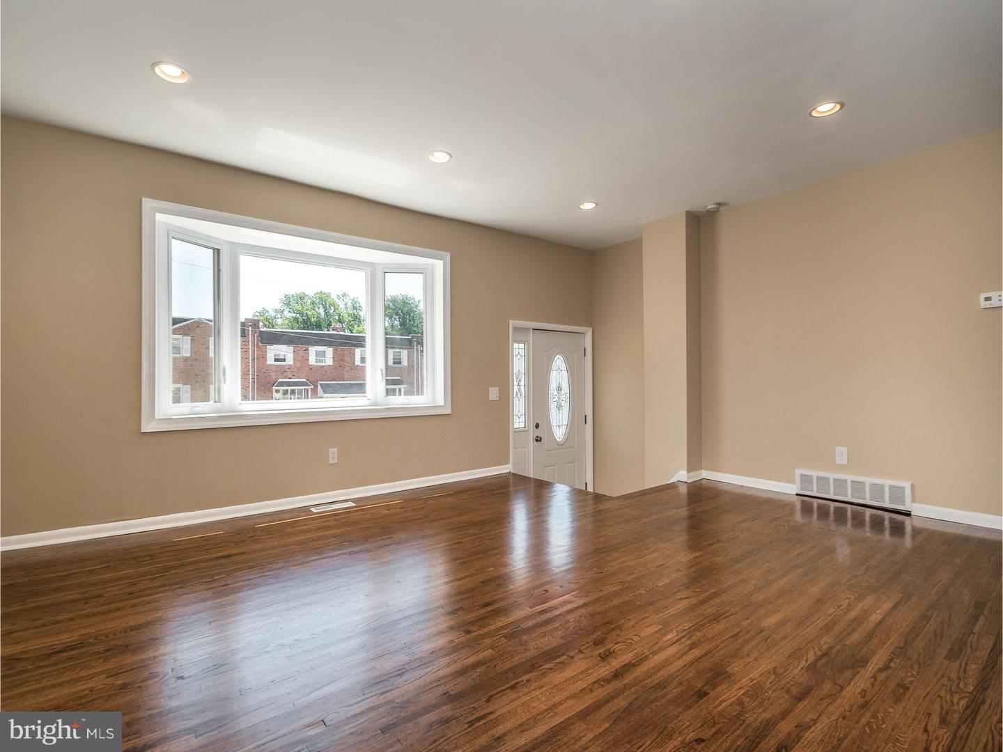 12612 Ramer Road Philadelphia, PA 19154 - Photo 5 of 25 Living Room