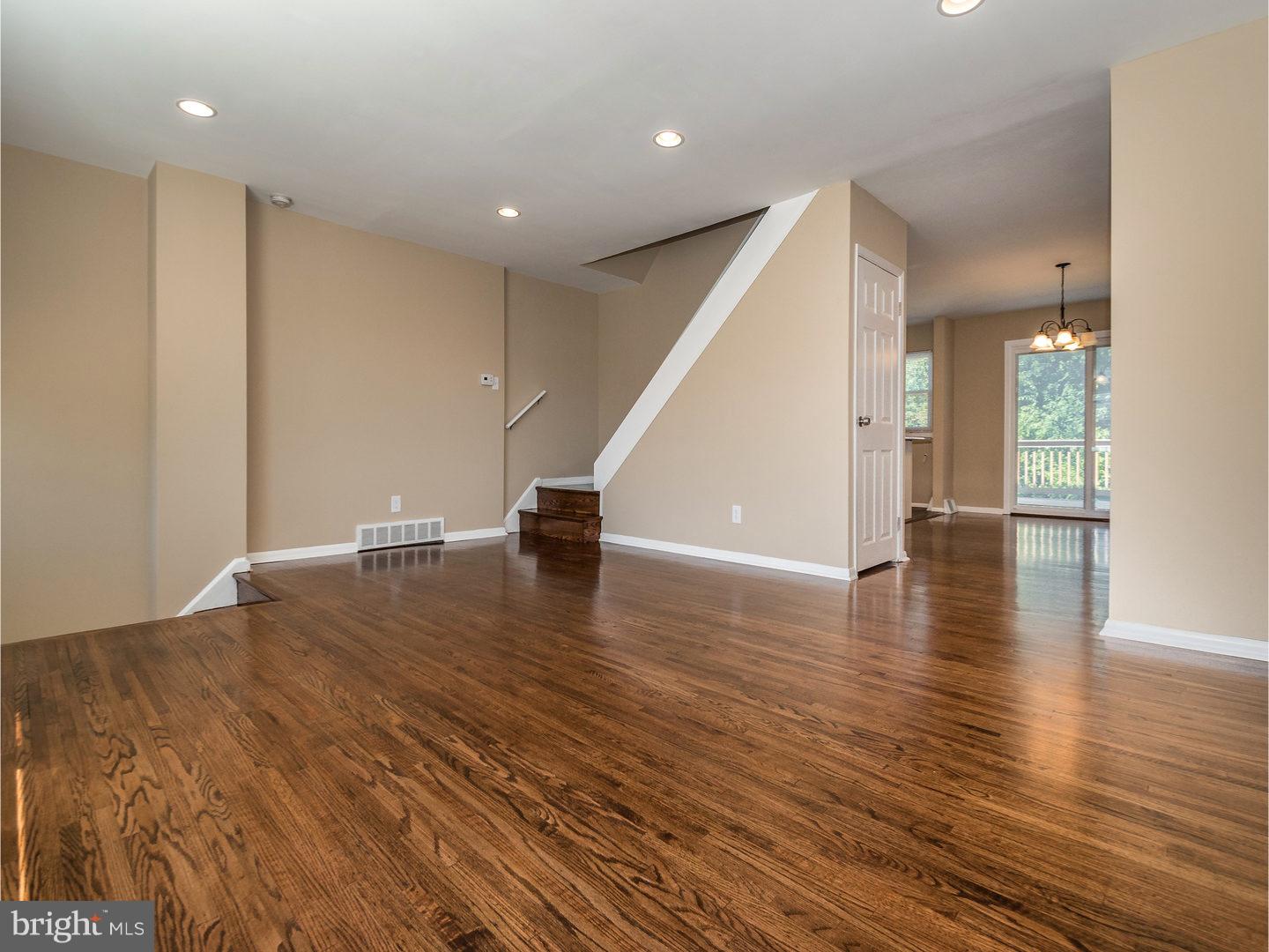 12612 Ramer Road Philadelphia, PA 19154 - Photo 6 of 25 Living Room