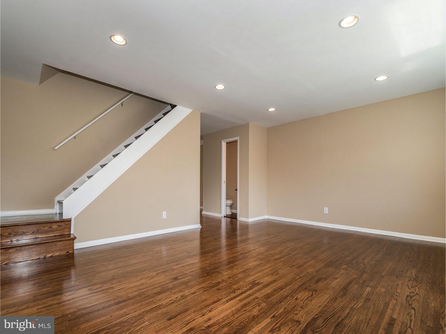 12612 Ramer Road Philadelphia, PA 19154 - Photo 7 of 25 Living Room