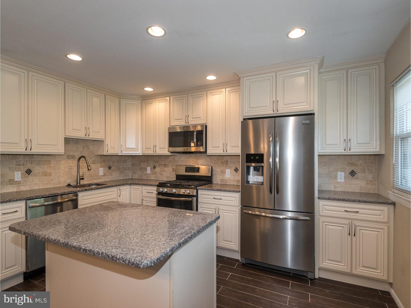 12612 Ramer Road Philadelphia, PA 19154 - Photo 10 of 25 Kitchen