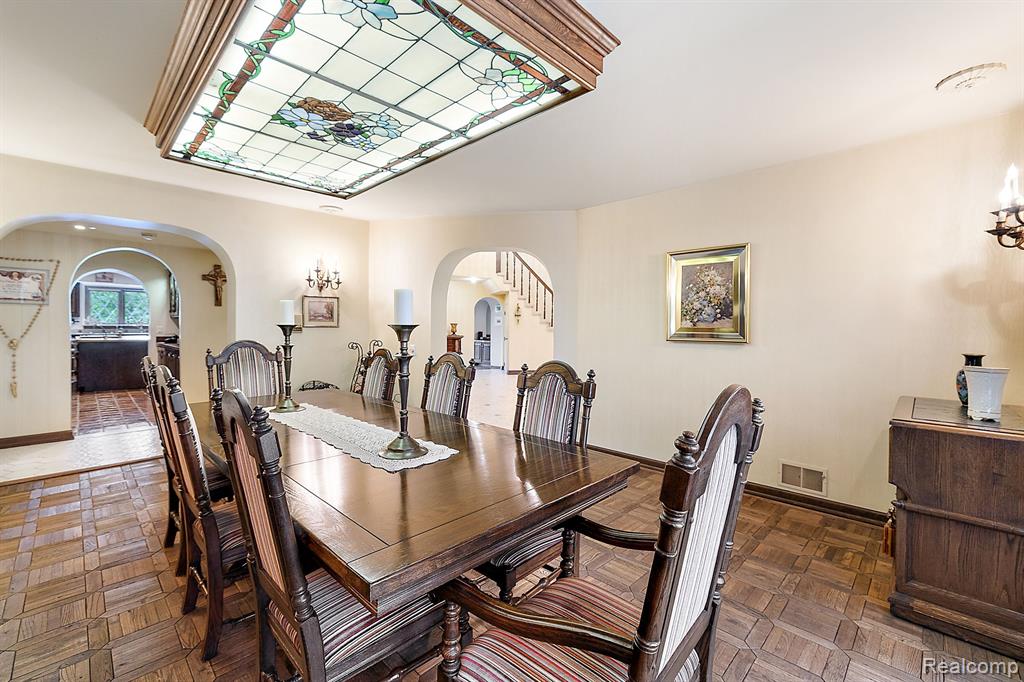 4670 Cove Road West Bloomfield, MI 48323 - Photo 6 of 37