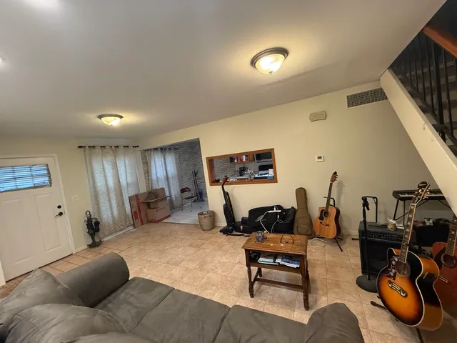 $2,050 | 346 Farmington Lane, Unit 346, Vernon Hills, IL 60061