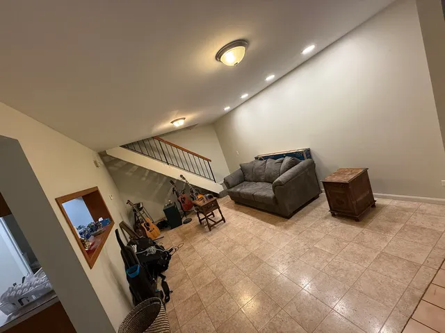 $2,050 | 346 Farmington Lane, Unit 346, Vernon Hills, IL 60061