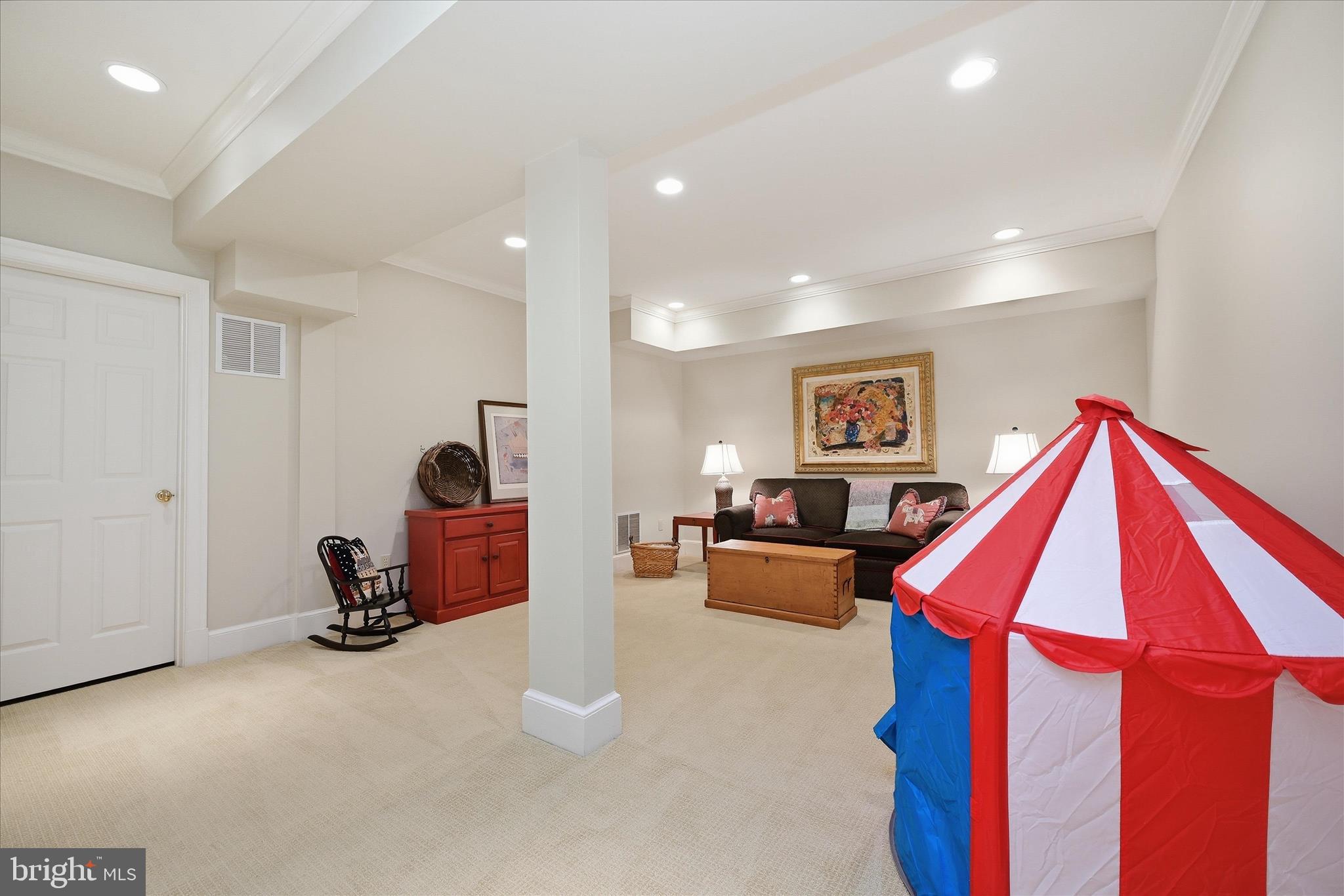 3824 Military Road Arlington, VA 22207 - Photo 38 of 54 a room with furniture and a window
