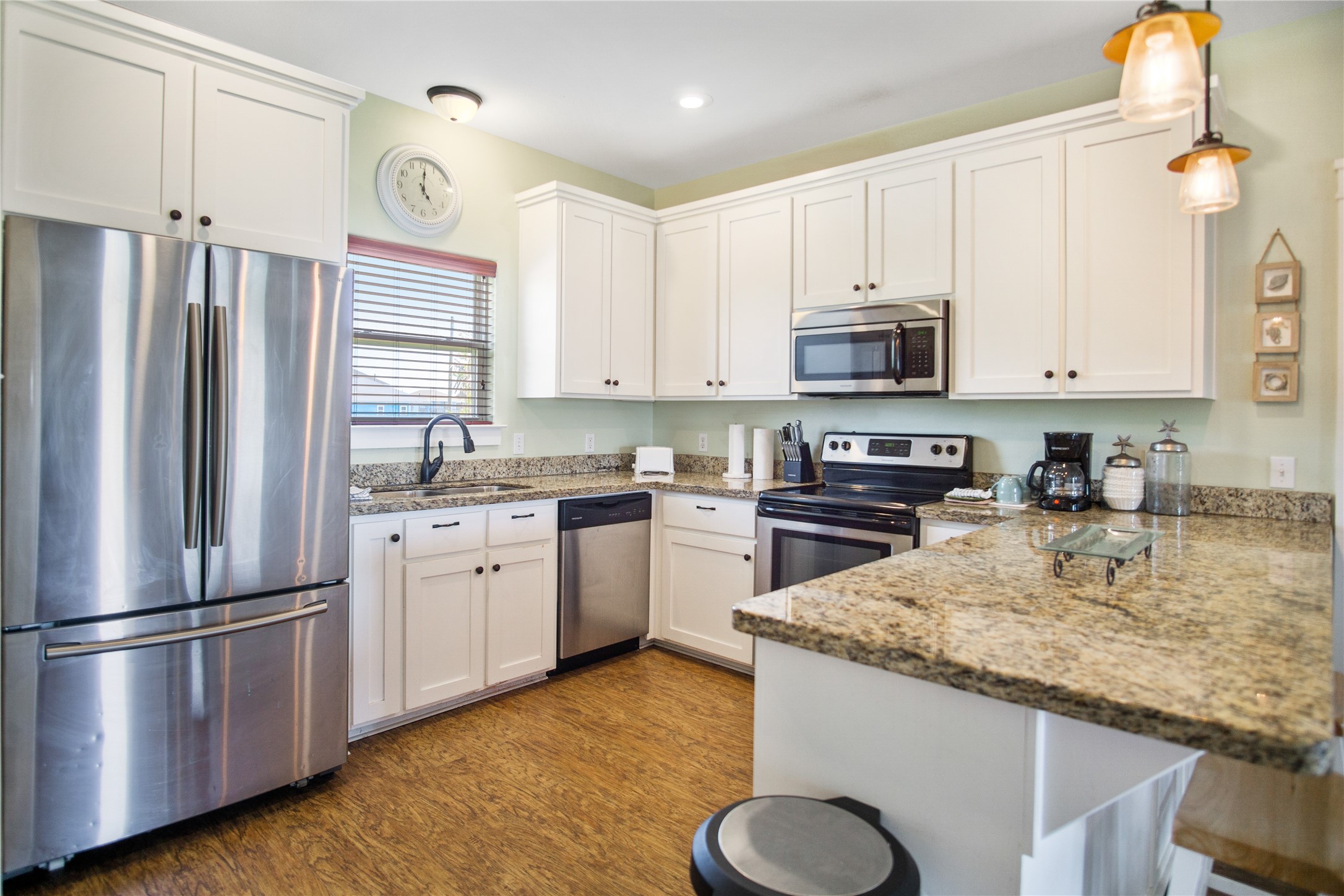 988 Gulf Road Crystal Beach, TX 77650 - Photo 10 of 36