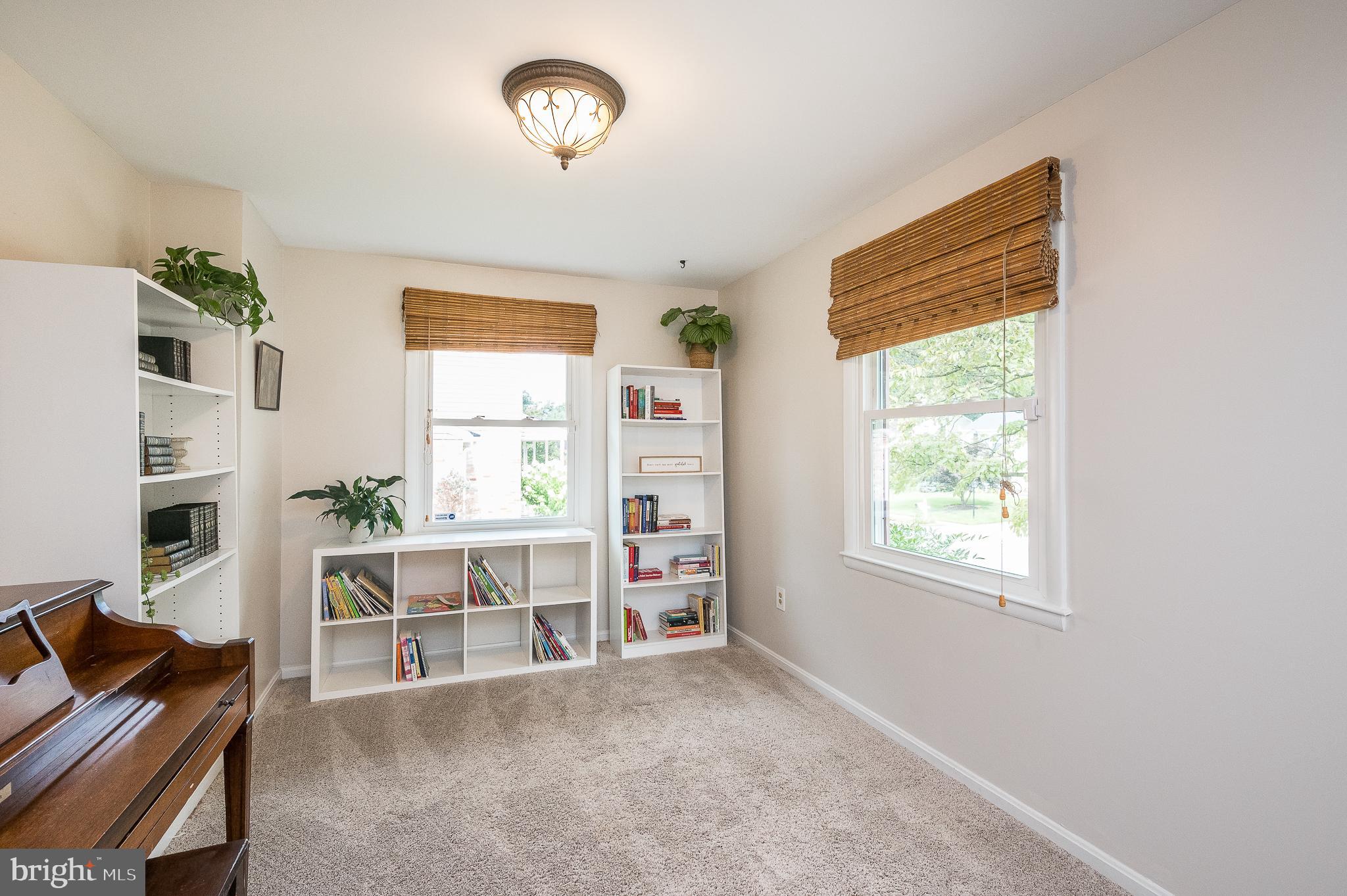 10865 Sandringham Road Cockeysville, MD 21030 - Photo 11 of 57 LIVING ROOM