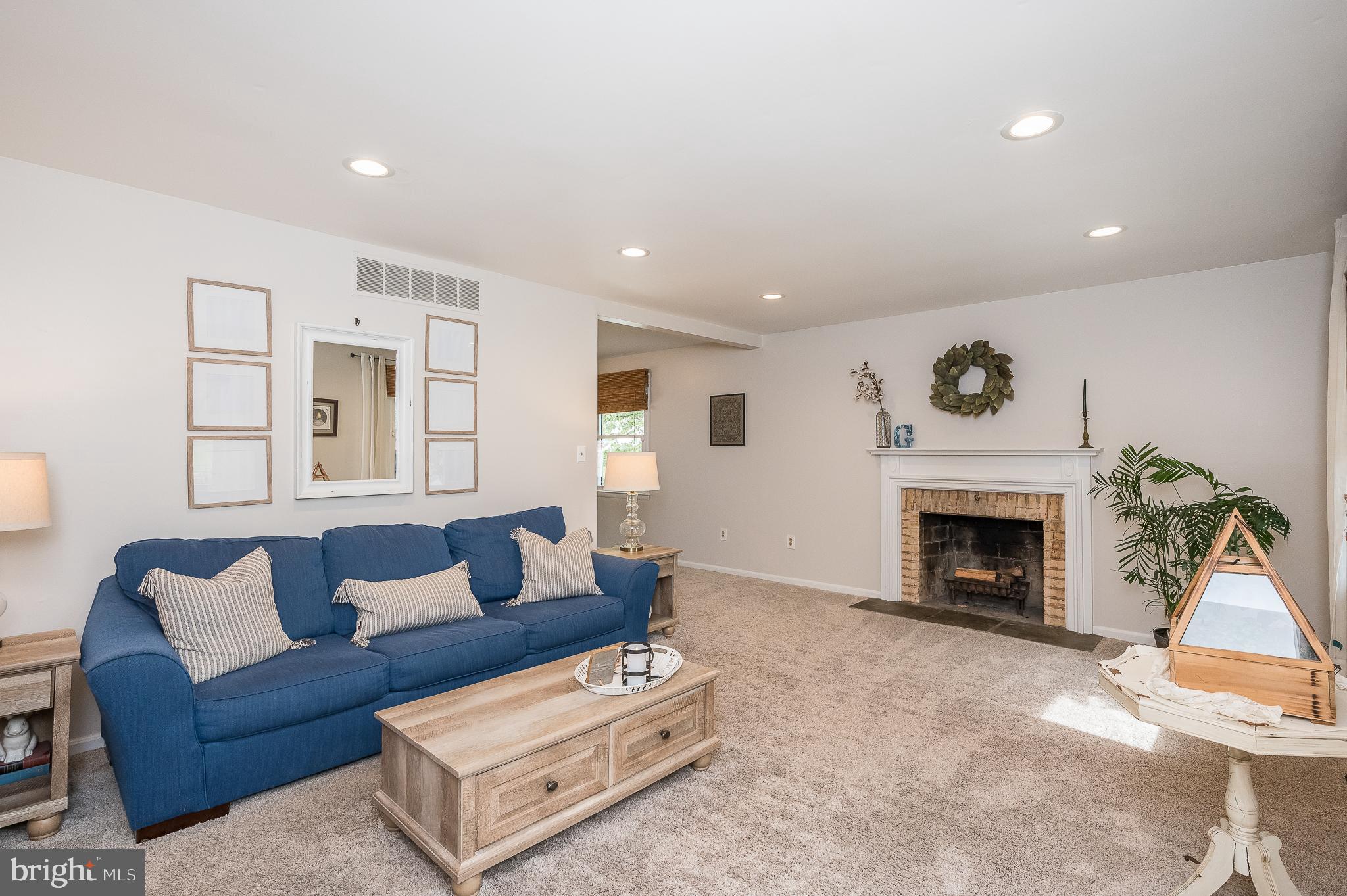 10865 Sandringham Road Cockeysville, MD 21030 - Photo 6 of 57 LIVING ROOM