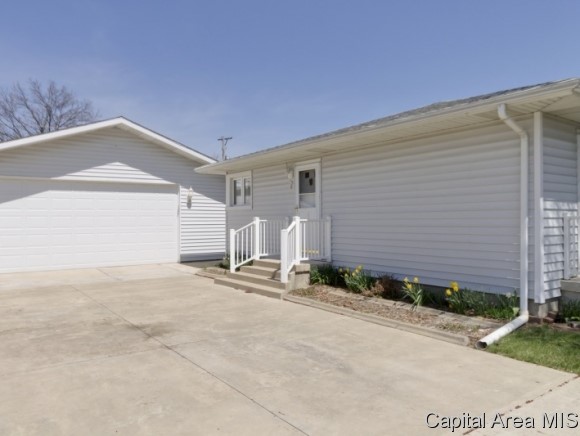 7 Karl Lane Springfield, IL 62702 - Photo 3 of 24