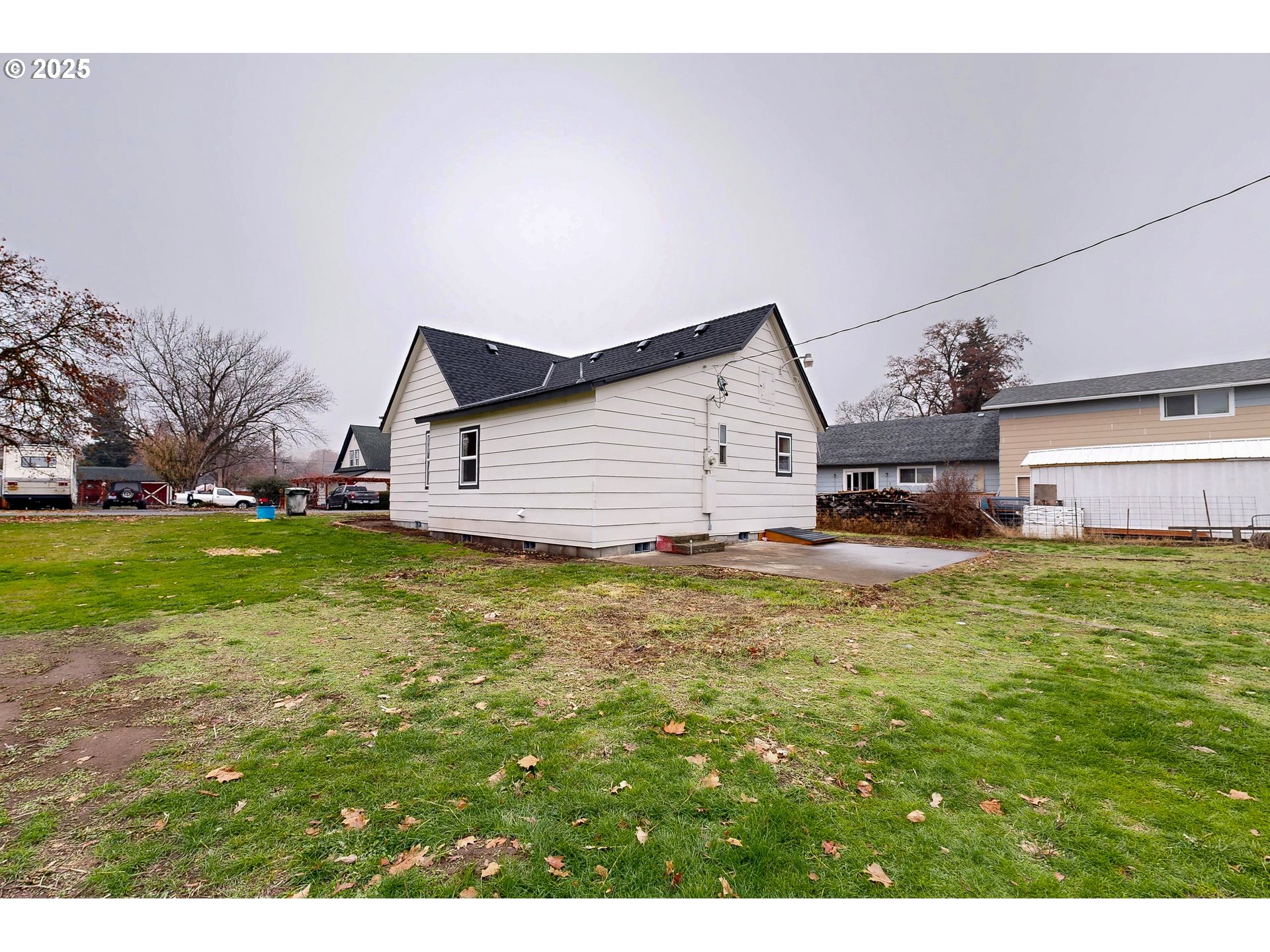 1209 Chestnut Street Milton Freewater, OR 97862 - Photo 19 of 23 a view of a house with a backyard