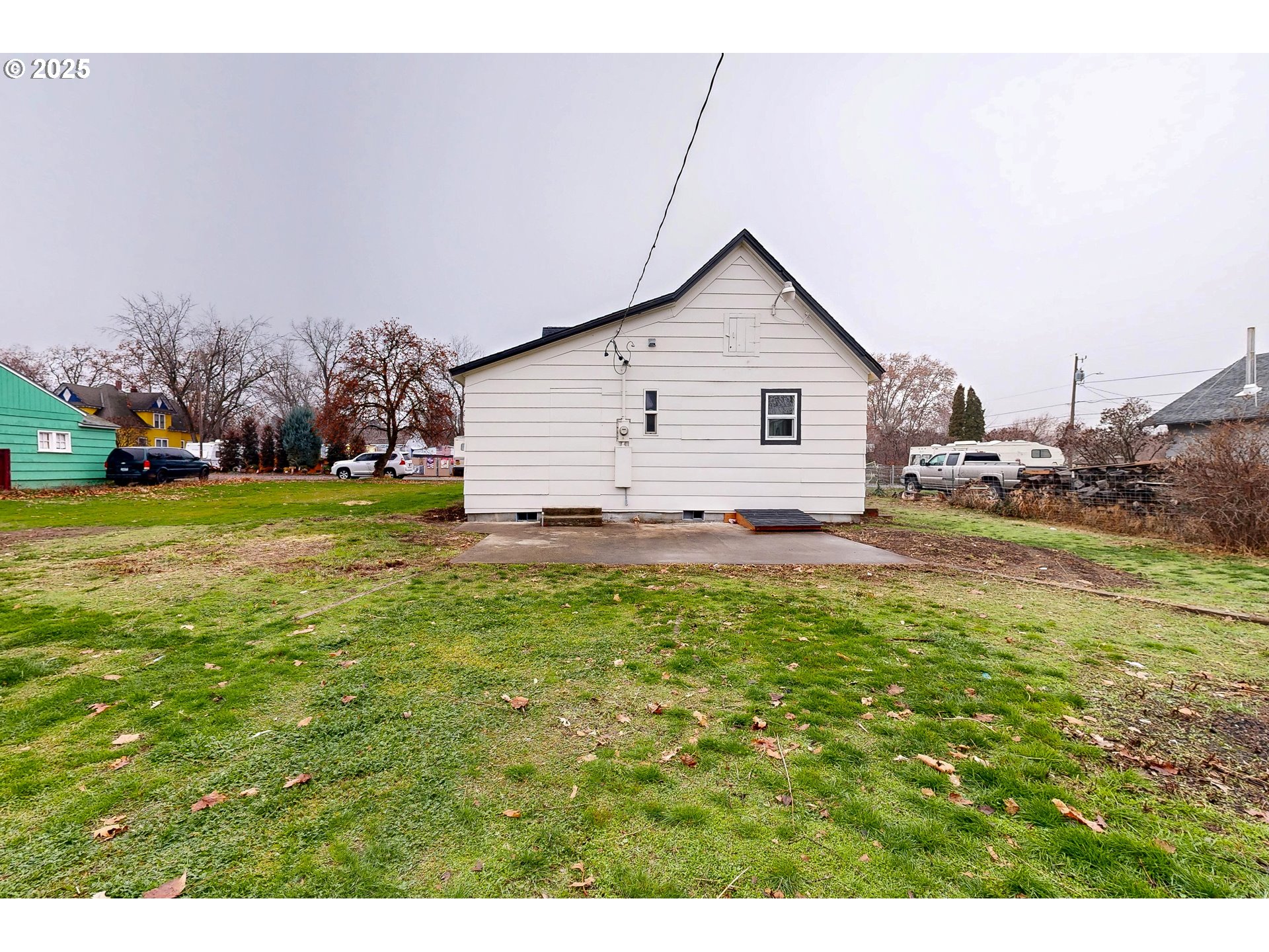 1209 Chestnut Street Milton Freewater, OR 97862 - Photo 20 of 23 a view of a house with a yard
