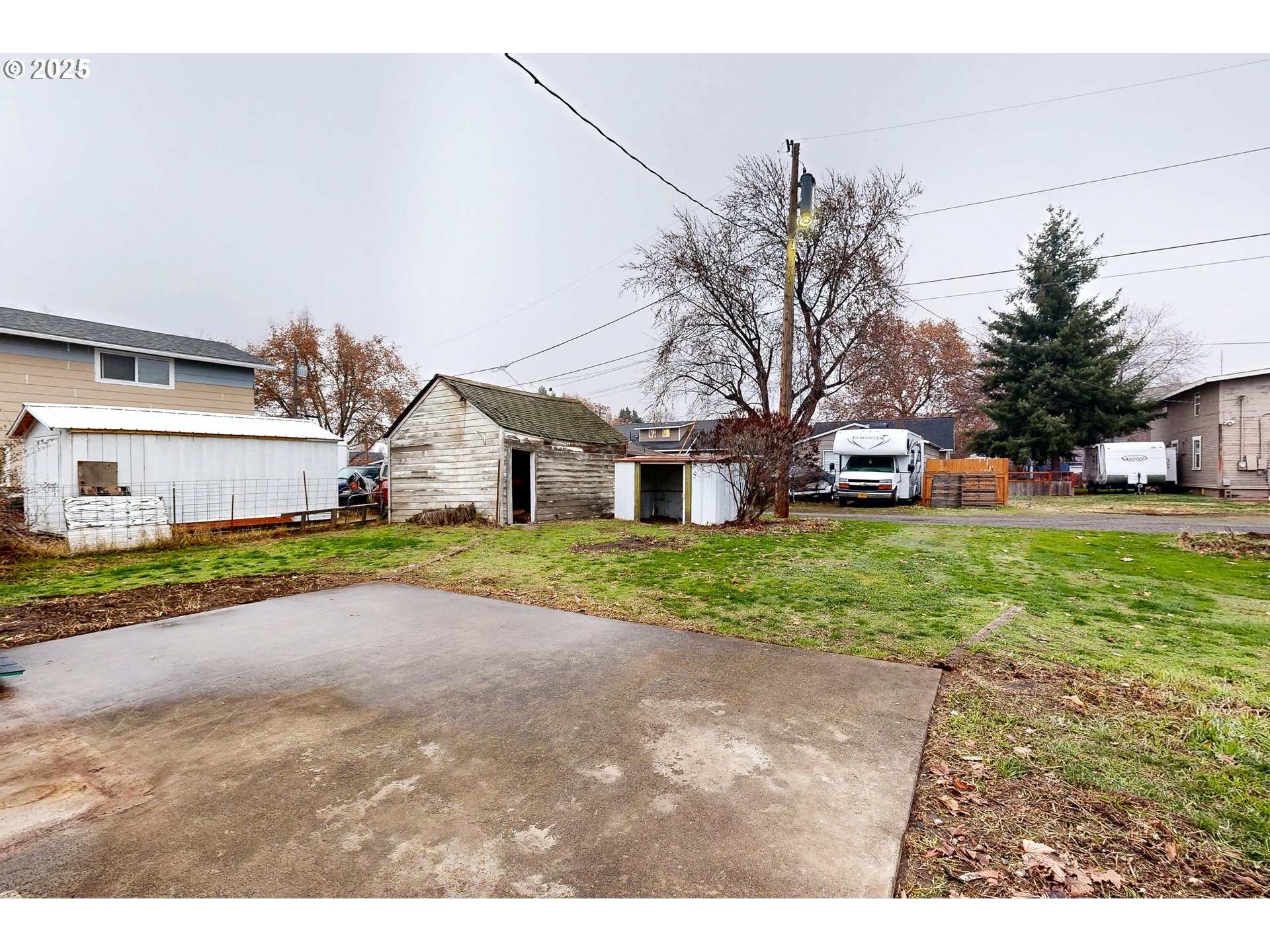 1209 Chestnut Street Milton Freewater, OR 97862 - Photo 22 of 23 a view of a house with a yard