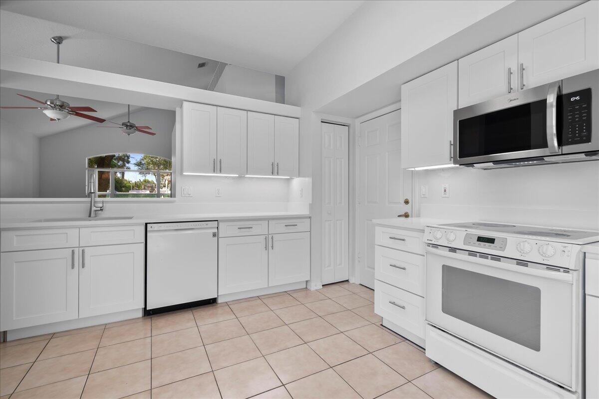 5143 Elpine Way Riviera Beach, FL 33418 - Photo 3 of 38 20250901233932580019000000-o (1)