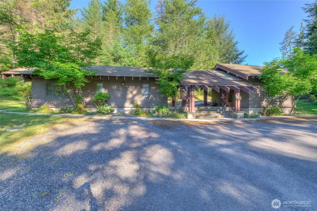 a view of a lake with houses