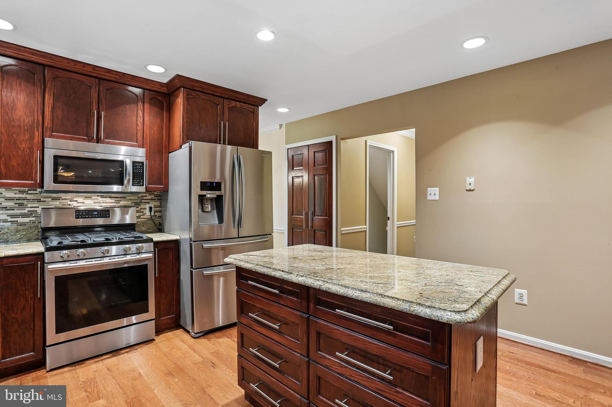 110 Summit Hall Road Gaithersburg, MD 20877 - Photo 9 of 85 Granite & stainless!