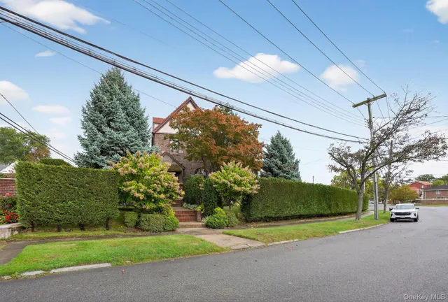 $1,799,000 | 915 Malba Drive | Whitestone