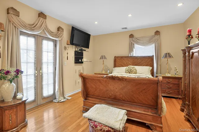 $1,799,000 | 915 Malba Drive | Whitestone