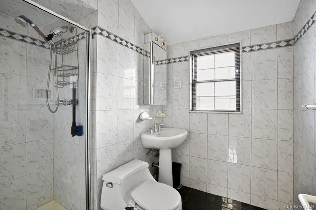 $1,799,000 | 915 Malba Drive | Whitestone