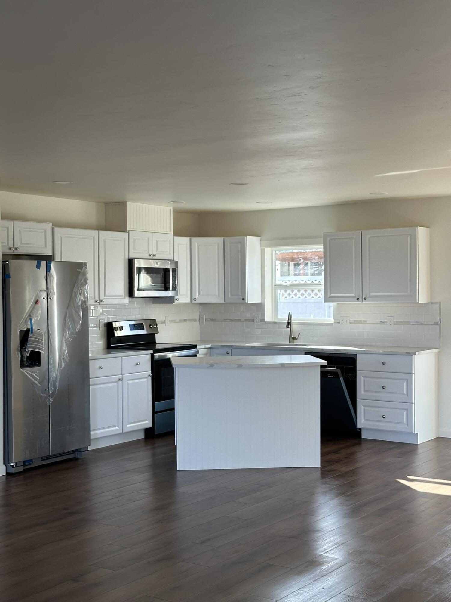 655 Scenic Loop Culver, OR 97734 - Photo 9 of 31 Kitchen