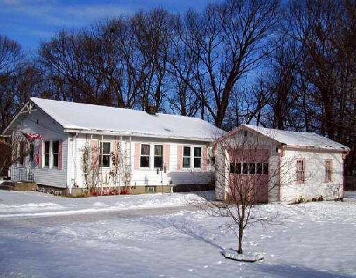 942 Cedar Swamp Road Warwick, RI 02889 - Photo 1 of 2 Exterior Front.