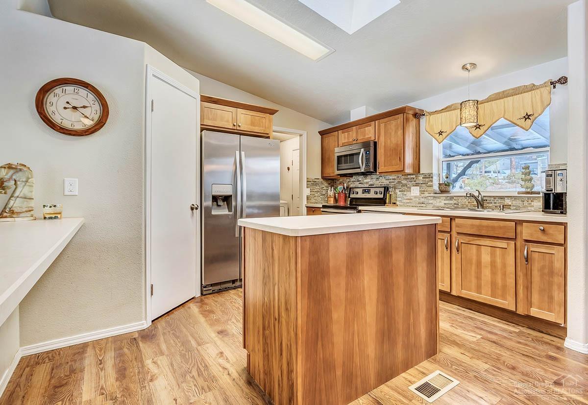 60098 Agate Road Bend, OR 97702 - Photo 11 of 25 Additional Photo