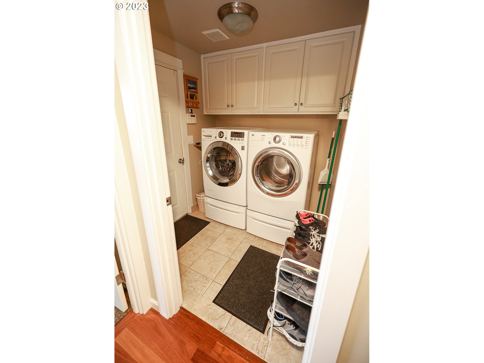 2465 South Bertelsen Road Eugene, OR 97405 - Photo 17 of 26 a utility room with dryer and washer