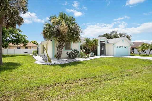 a view of a house with a yard