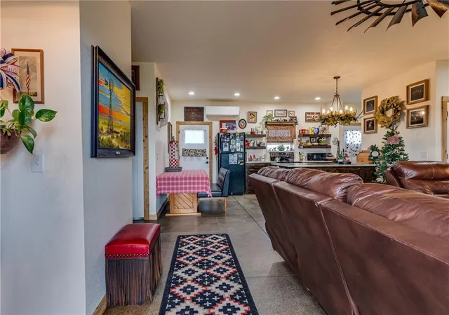 $475,000 | 714 Indiana Road, Williamsburg, KS 66095