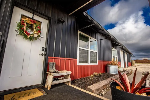 $475,000 | 714 Indiana Road, Williamsburg, KS 66095