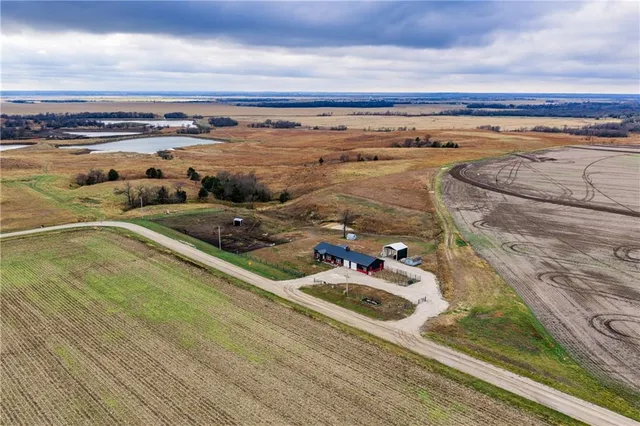 $475,000 | 714 Indiana Road, Williamsburg, KS 66095