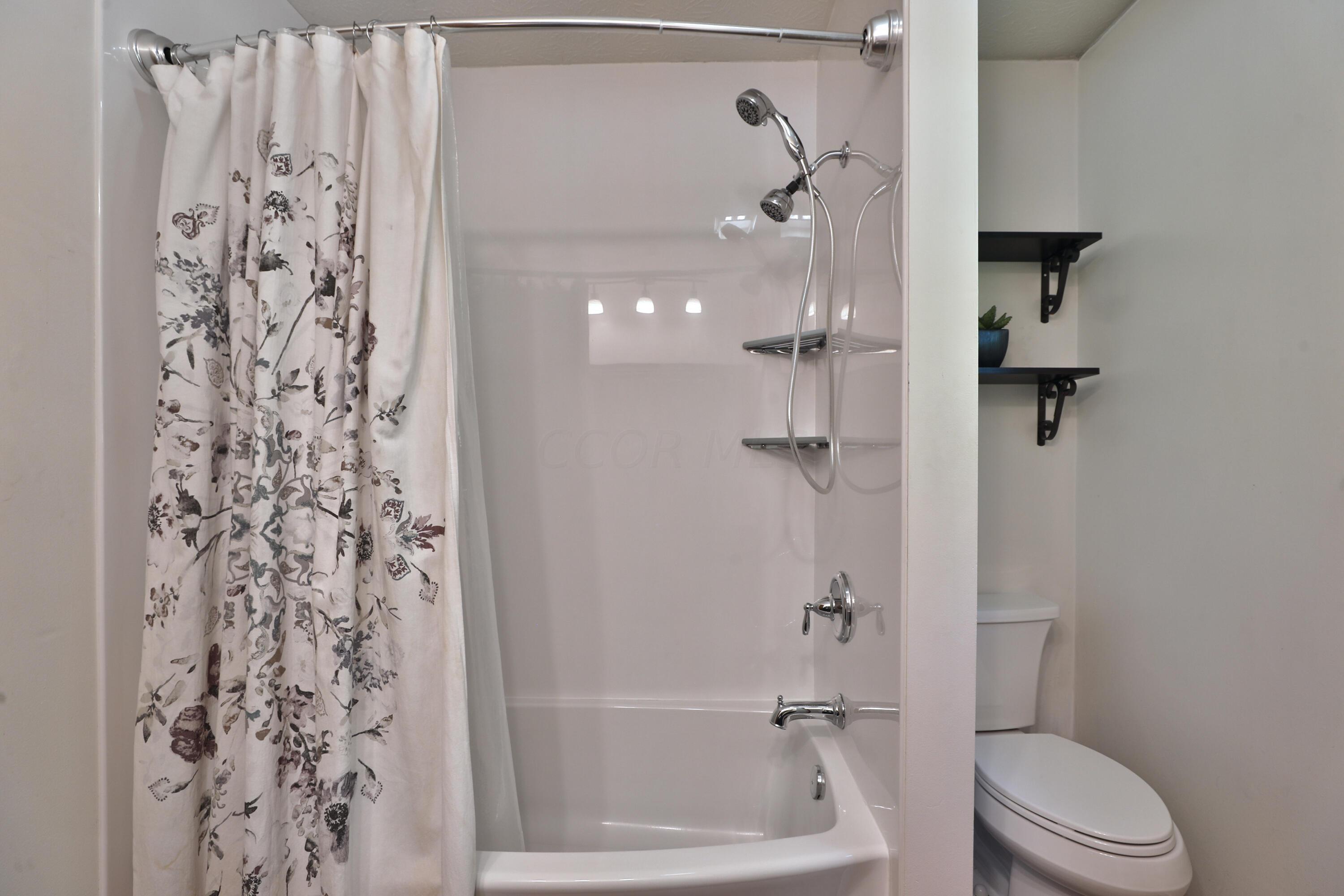 803 Lindenhaven Road Columbus, OH 43230 - Photo 29 of 53 Full Bathroom