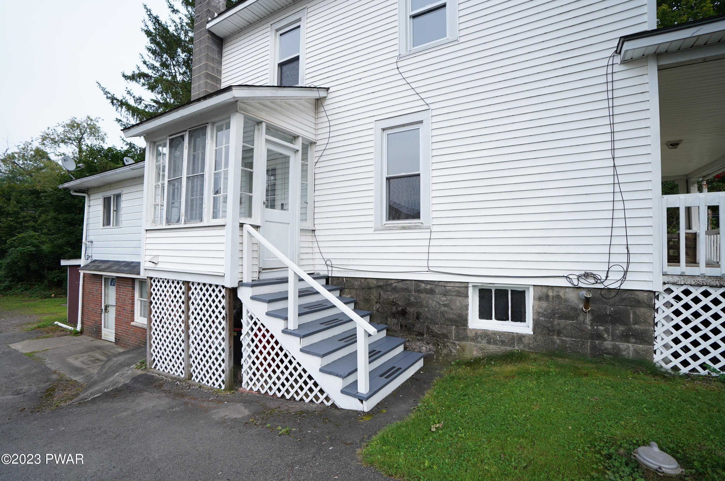 322 North Main Street Moscow, PA 18444 - Photo 4 of 48