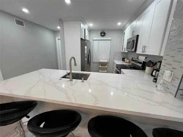 $2,000 | 9780 Marina Boulevard, Unit 415, Boca Raton, FL 33428