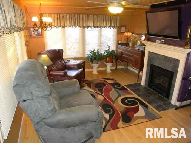 3020 Middle Road Davenport, IA 52803 - Photo 6 of 20 Gallery Image 6