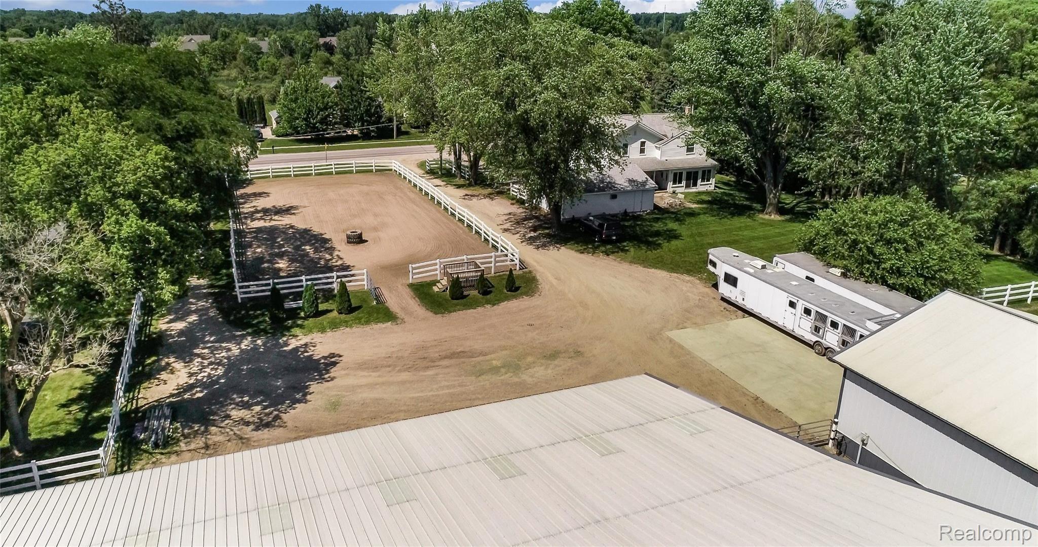 2356 East Cook Road Grand Blanc, MI 48439 - Photo 3 of 76 2356_E_Cook_98.jpg